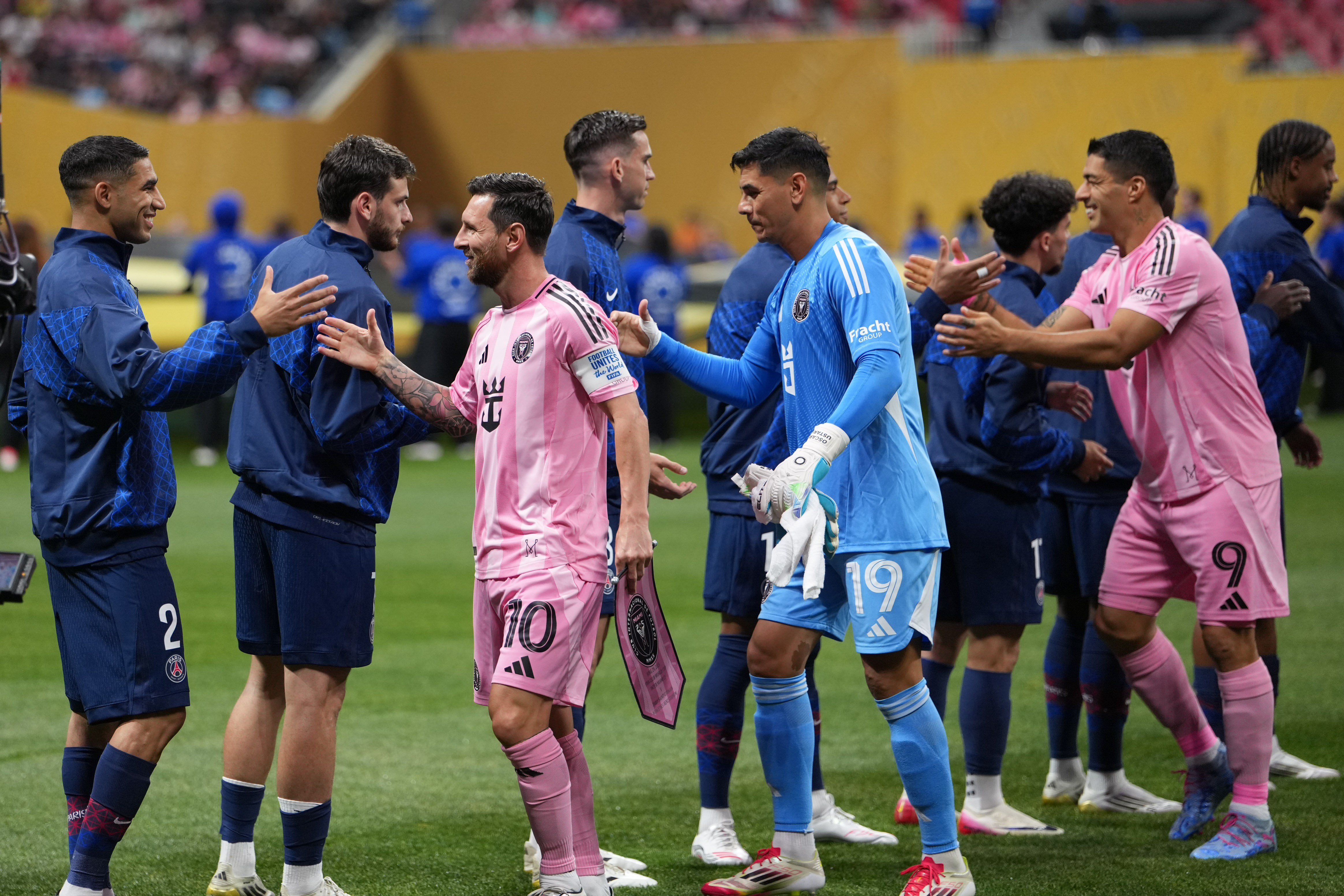 包含巴黎圣日耳曼冲刺阶段手感冰凉，志在社区盾名次提升，悬念犹存，球队文化再被提及的词条